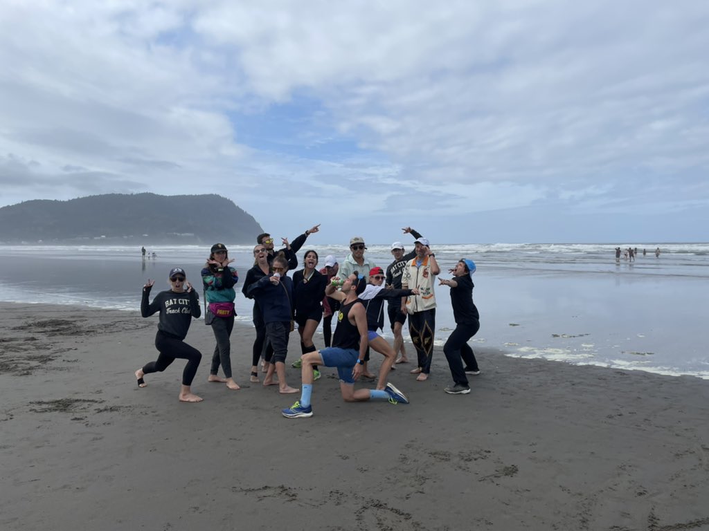 jojo_shea's tweet photo. North Queens Runners at Hood to Coast: 1st mixed open, 4th overall, 198 miles in 19:41:37 (5:59 avg) โผ๏ธ#HoodtoCoast #HTC22 #HTC40 https://t.co/XLjIJjbg2W