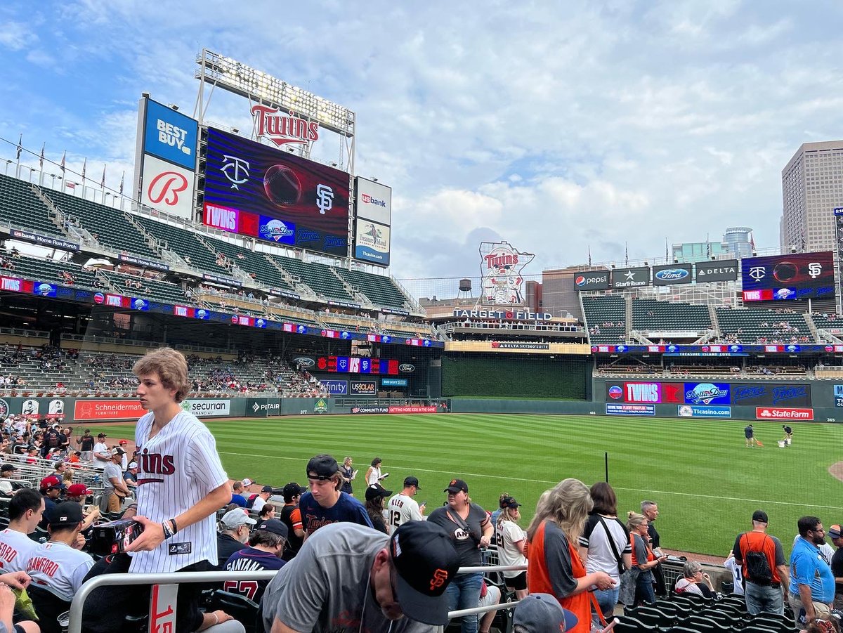MikeCollett5's tweet photo. First time visitor at Target Field. Hoping for a good game tonight!

#SFGiants https://t.co/pKVY7J9FoI