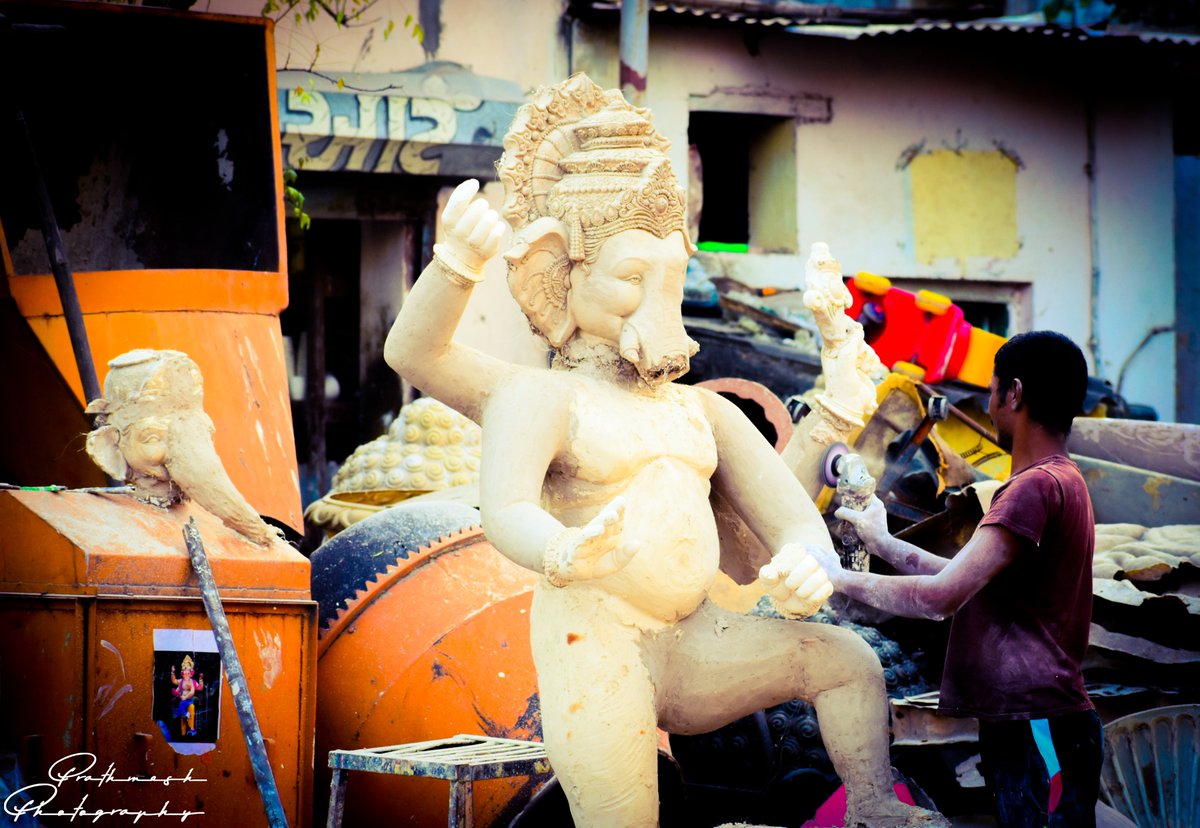 PrathmeshPhoto2's tweet image. भगवान बाजारों में...

गरीब के बच्चे भी खाना खाये  त्योहारों में, इसलिये भगवान खुद बिक जाते है बाजारों में... 

#prathmeshphotography #natgeoyourshot #natgeoindia #nikon #ganpatibappamorya #ahmedabad #ganesh #ganeshchaturthi #india #ganpatifestival #mangalmurtimorya #bappalover