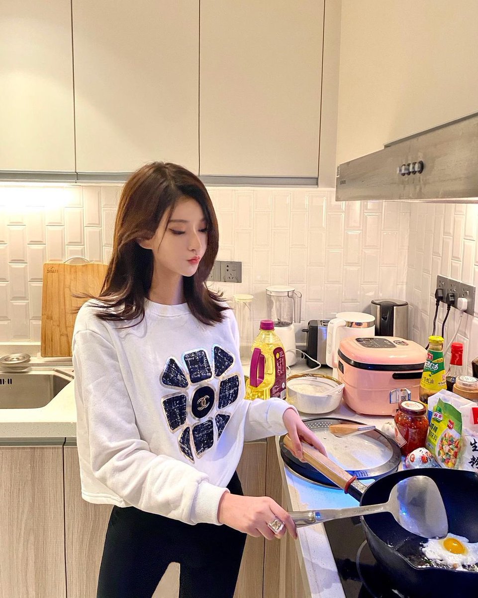 Alice08935420's tweet photo. I haven't cooked for a long time, and I was photographed by my mother today🫣 https://t.co/ho0SSx4p2F