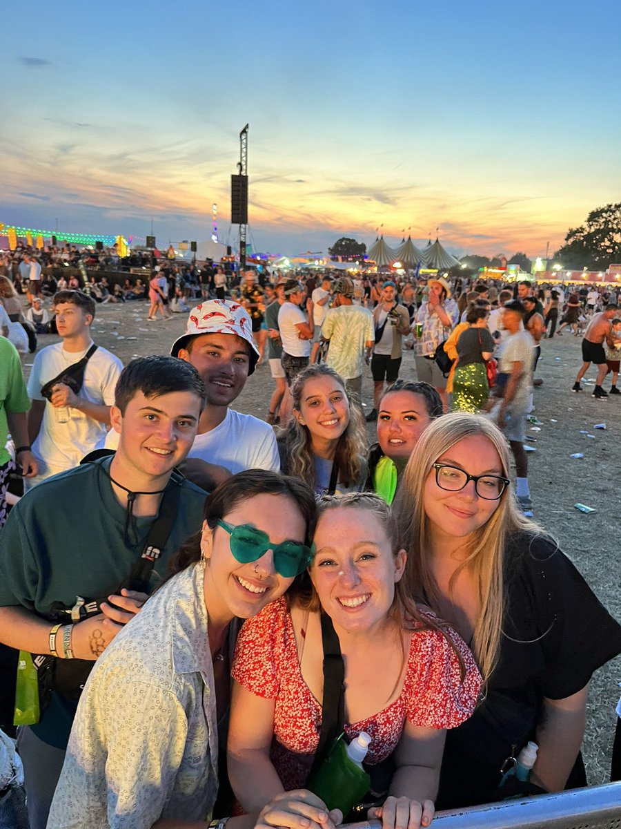 samrolfetv's tweet photo. #NoMusicOnADeadPlanet thabks security 376 @OfficialRandL https://t.co/OLw9ayGG7E