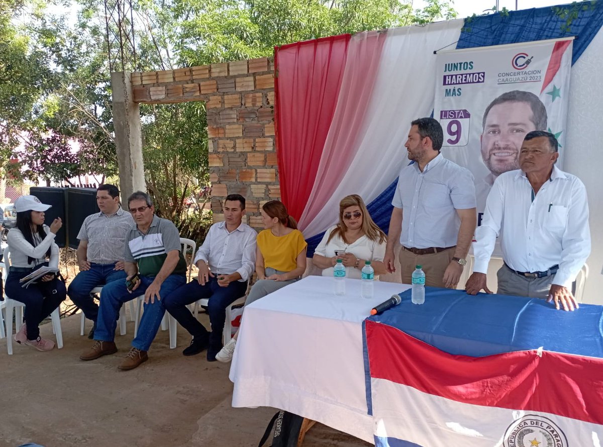 OviedoFidel's tweet photo. Encuentro distrital con líderes de base del PLRA y el @PRFebrerista en Vaqueria, con la presencia de la candidata a Vicepresidenta de la República @solenu, el candidato a Gobernador Richard López y candidato a Junta Departamental Antonio Galeano y candidato a Senador @Galeano2023 https://t.co/j6Gza6hp00