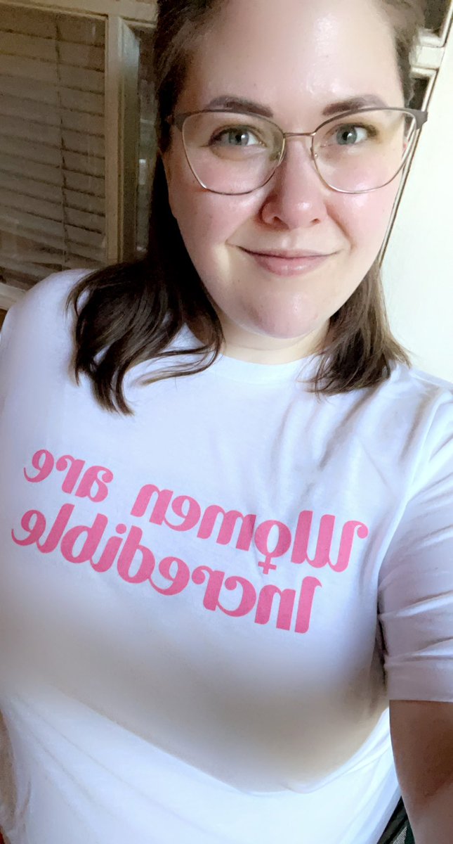 AveryC's tweet photo. @ColleenB123 I live so close, I went for the meet &amp; greet and am home cooking dinner now before I head back 😅 plus I changed into my new merch 🙃 https://t.co/WZvDXlf9sW