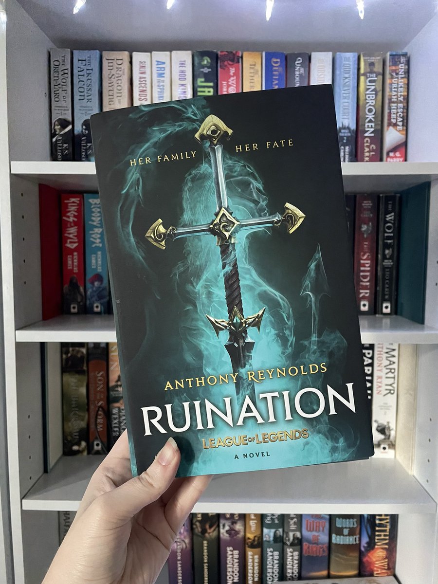 HollyKnece's tweet image. 🚨GIVEAWAY🚨
I was accidentally sent two gorgeous hardcover copies of Ruination, the first @LeagueOfLegends novel! So I’m gifting one of them to you. Here’s how to enter!
➡️Just follow me and retweet
🌎Open internationally as always
🎁Winner will be randomly chosen in a week