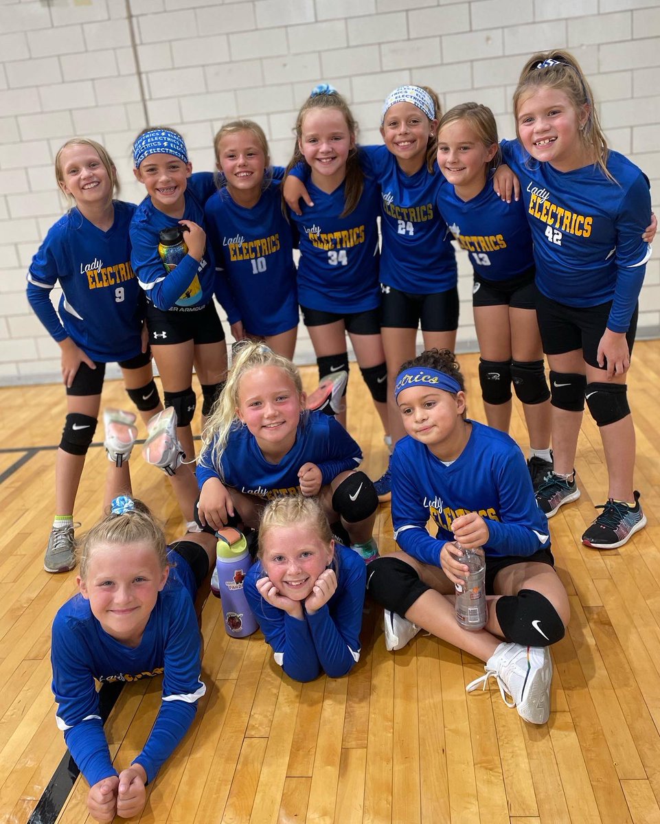 hrjberg's tweet photo. The little Lady Electrics played and won two great matches today!🏐💙⚡️ #firstgame #firstwin #learningandhavingfun #4thgrade @mbrydon2010 @Sev2410 @Asev03 @M34Keeley @CoachJasonTrout https://t.co/wpDqb9iiGX