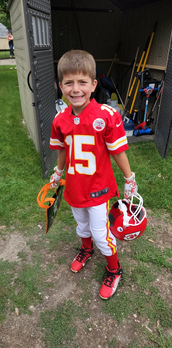 Ami4Cy's tweet photo. @PatrickMahomes Early Trick or Treating at our Campground, of course we dress up as our boy Mahomes!! Go Chiefs!!! https://t.co/DMeO3Hlo6y