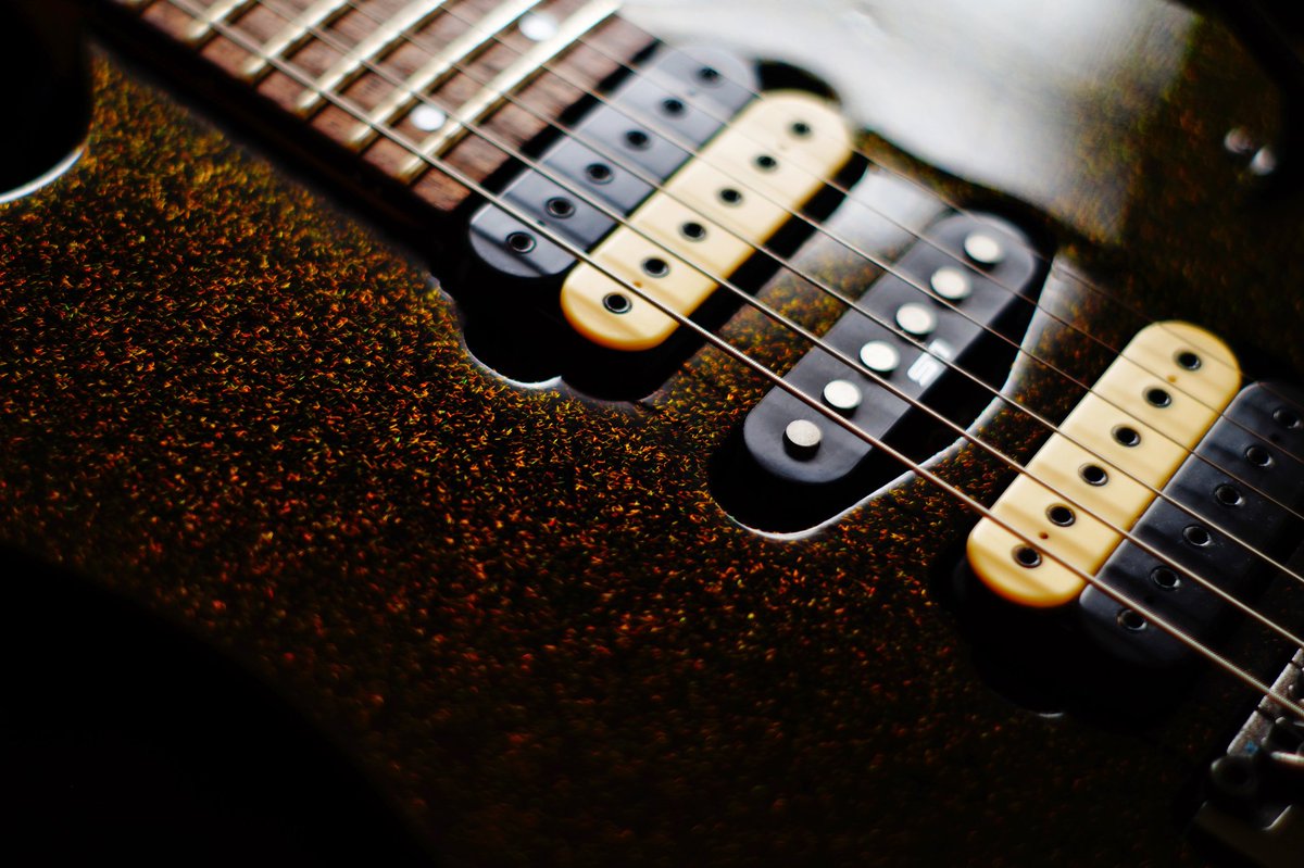 Rabih_Guitars's tweet photo. My Ibanez Prestige 1570 MRR 2006 with #dimarzio evo pickups. https://t.co/NIPe0zfnAg 🎶. #ibanez #ibanezguitars #ibanezprestige #ibanezRg #electricguitar #guitarmania #guitargram #guitarphotography #guitarpics #sparklefinish #guitarist #guitar #metalguitar #floydrose #80sguitar https://t.co/ZnuW434Xu6