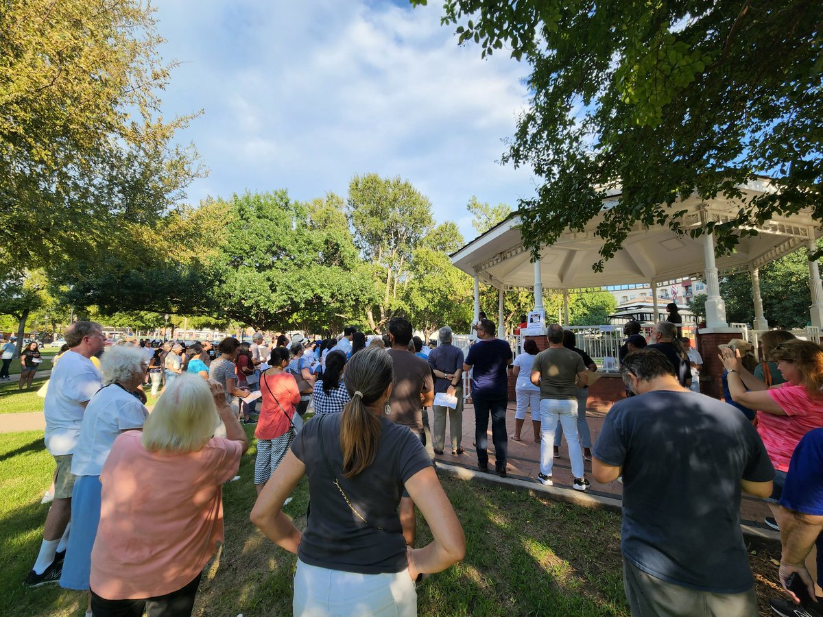 hjnchoi's tweet photo. I'm in Plano, Texas where more than 100 ppl have gathered for a rally denouncing the anti-South Asian attack on 4 women in the city earlier thus week. 
#UnityInPlano https://t.co/3QNSyC9qG6