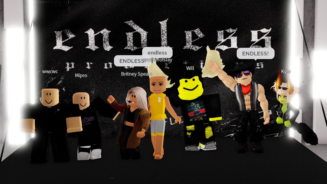 LuneSpire's tweet photo. Endless had a pop-up show tonight at their LA venue featuring Doja, Nicki, Britney, Gaga, and more! I had such a great time as always.

I need to make this event's tracklist into a playlist to listen to later because that lineup was sooo good! https://t.co/ra2iFA7DwK