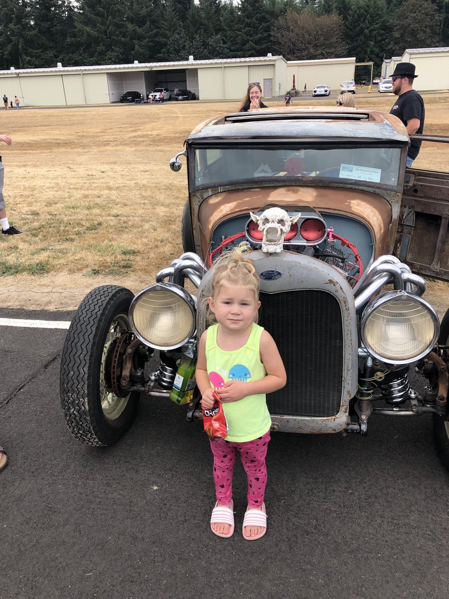 CindyEasley6's tweet photo. Hey Uncle ⁦@blairh⁩ can you please buy us either a Ferrari, a helicopter, a Mustang that is cooler than Daddy’s, or a rat rod? We love you soooo much! https://t.co/SBq0U5WbDY