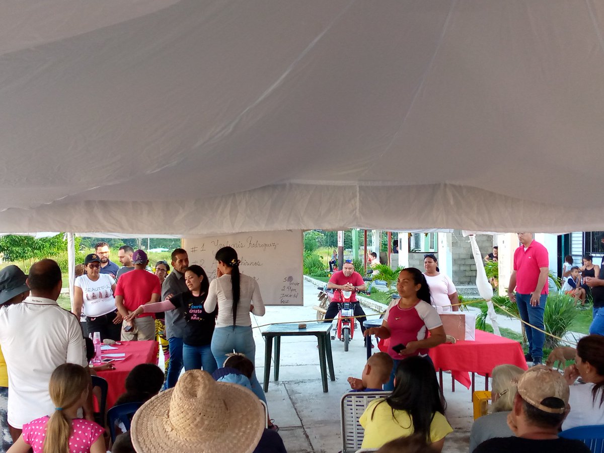 #PsuvPorTodaVenezuela en otra contundente demostración de participación y alegría chavista, este sábado se dió la segunda fiesta electoral de nuestras bases del <a href="/Psuv_SimonPlana/">Psuv Simón Planas Oficial</a> para elegir a nuestros líderes y lideresas de comunidad @Clap_Nacional <a href="/CLAPLaraOficia1/">CLAP Lara Oficial</a> <a href="/dcabellor/">Diosdado Cabello R</a>