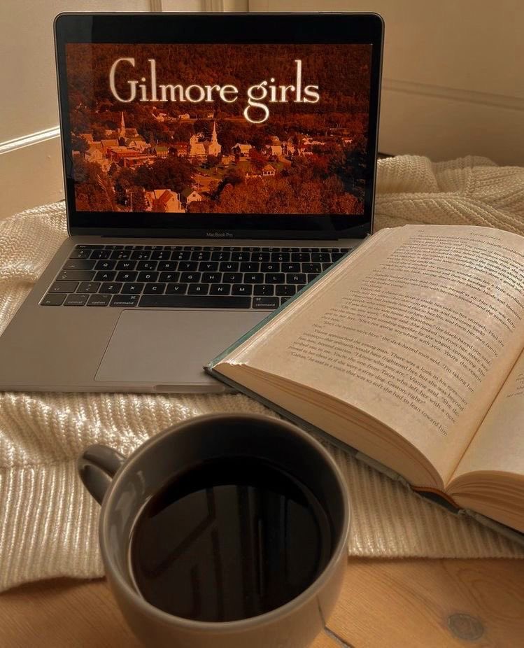 lorelaisookie's tweet photo. “Are you ok?” No, I want Gilmore girls autumn https://t.co/fZwRKgsv7j