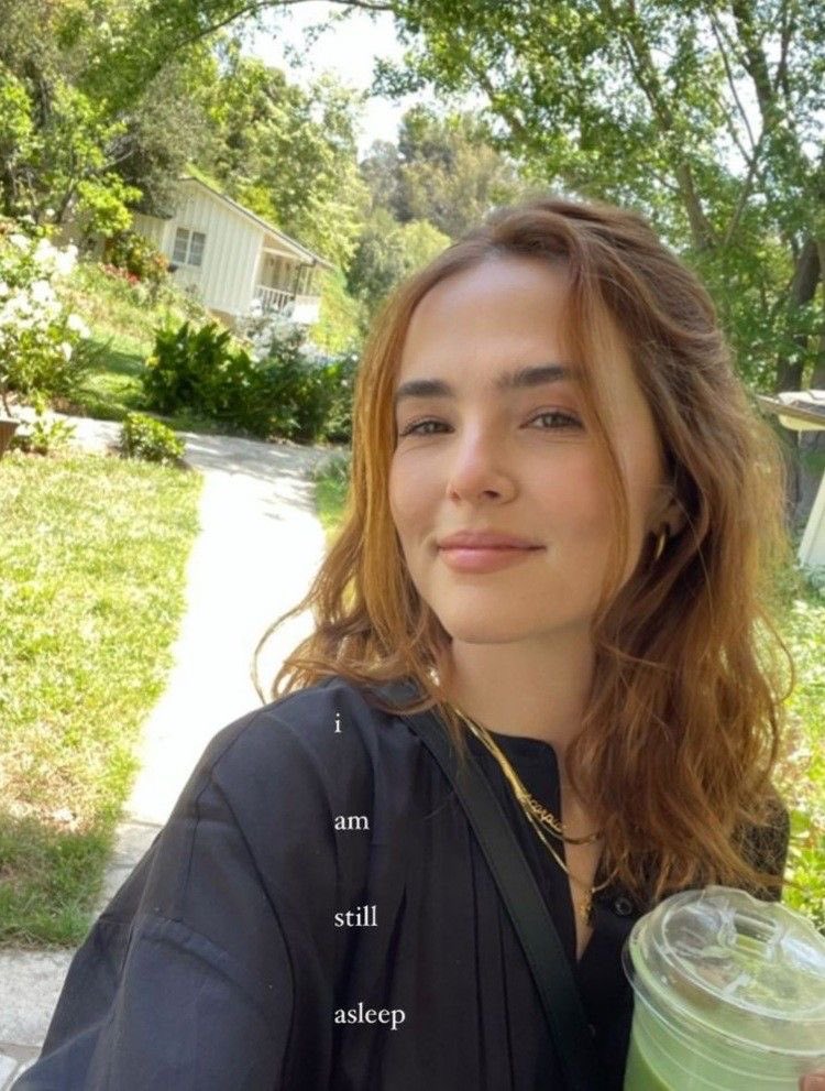 Zoey Deutch. tweet media