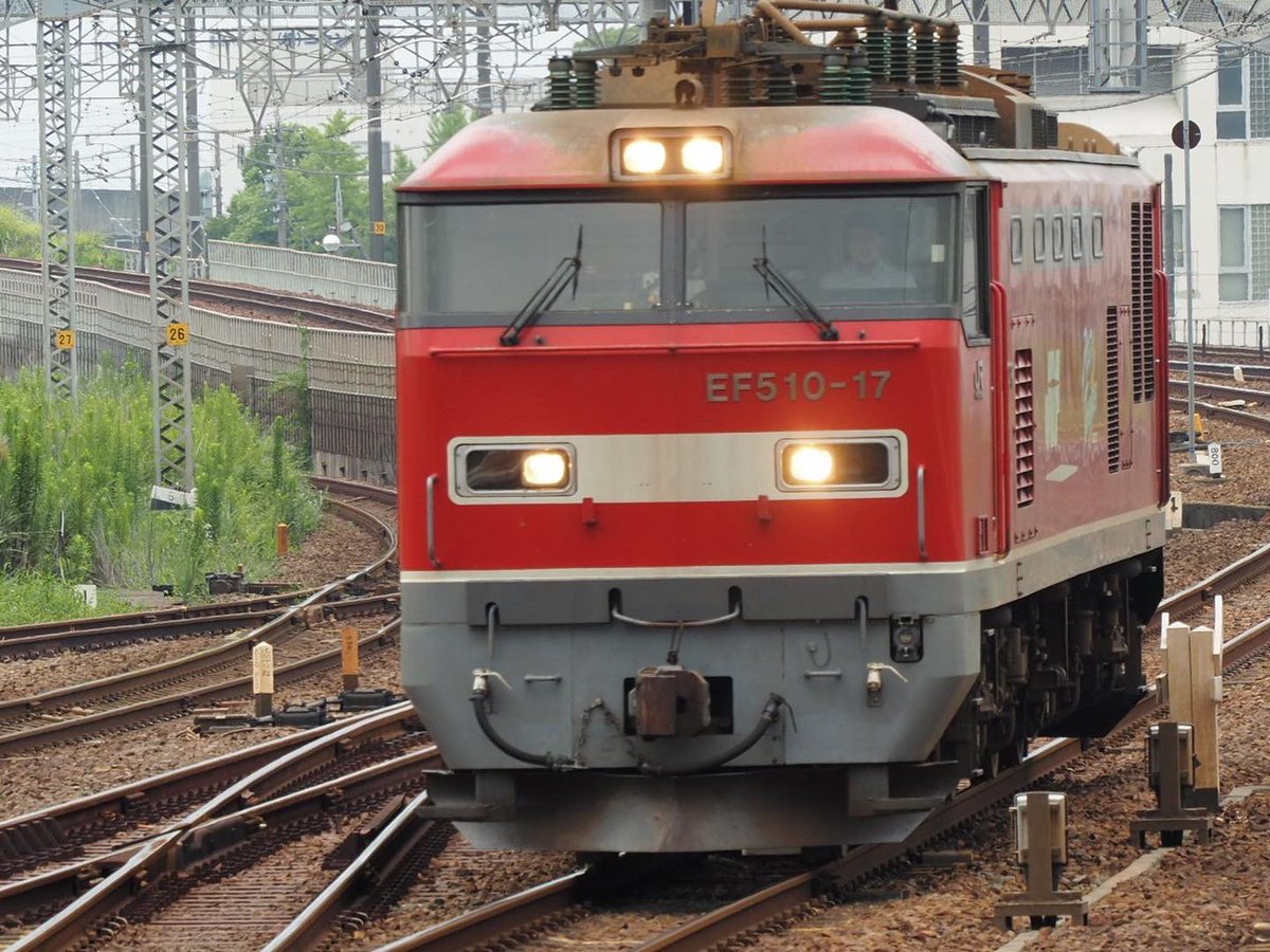frogman_cat's tweet photo. 青釜さん、赤釜さん
枇杷島駅
#JR東海 #貨物列車 #EF510 https://t.co/Uk1MmywVjW