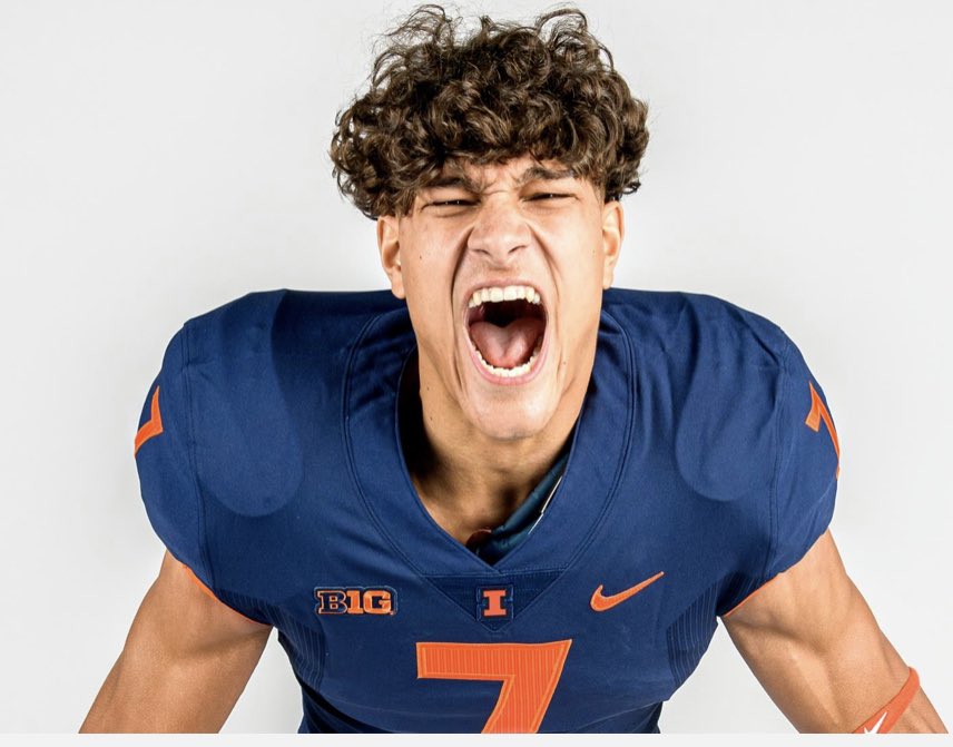 KedPrince4's tweet photo. Big game for Quad City true freshmen @MatthewBailey_7. @Moline_Football @CoachMorrissey7. The former Maroon beat out several upperclassmen to make the two-deep chart so far. Illinois was Bailey’s only power-5 offer. #Illini @Illini_Guys https://t.co/lUhVnovalH