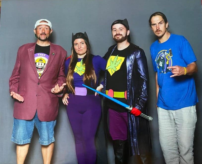 EamonnMacNeish's tweet photo. snoochie boochies ! 
With @ThatKevinSmith, @JayMewes @EamonnMacNeish @janelane86 https://t.co/pRvgf869fJ