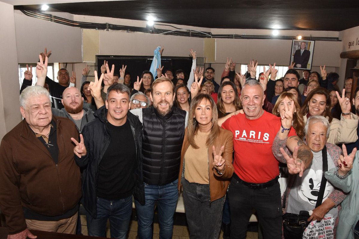 GranadosDulceOk's tweet photo. Esta mañana en el Partido Justicialista de Ezeiza, con la totalidad de las y los consejeros, llevamos adelante una nueva reunión del Consejo de Partido, donde junto al presidente @EdgDAmarilla y el intendente interino @GranadosGaston se tocaron los siguientes puntos : https://t.co/9ljj5E4d9K