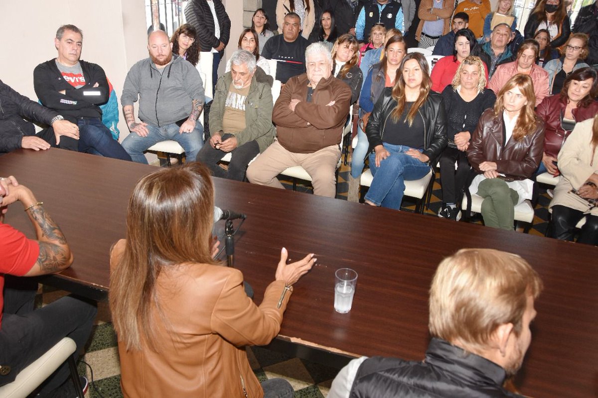 GranadosDulceOk's tweet photo. Esta mañana en el Partido Justicialista de Ezeiza, con la totalidad de las y los consejeros, llevamos adelante una nueva reunión del Consejo de Partido, donde junto al presidente @EdgDAmarilla y el intendente interino @GranadosGaston se tocaron los siguientes puntos : https://t.co/9ljj5E4d9K