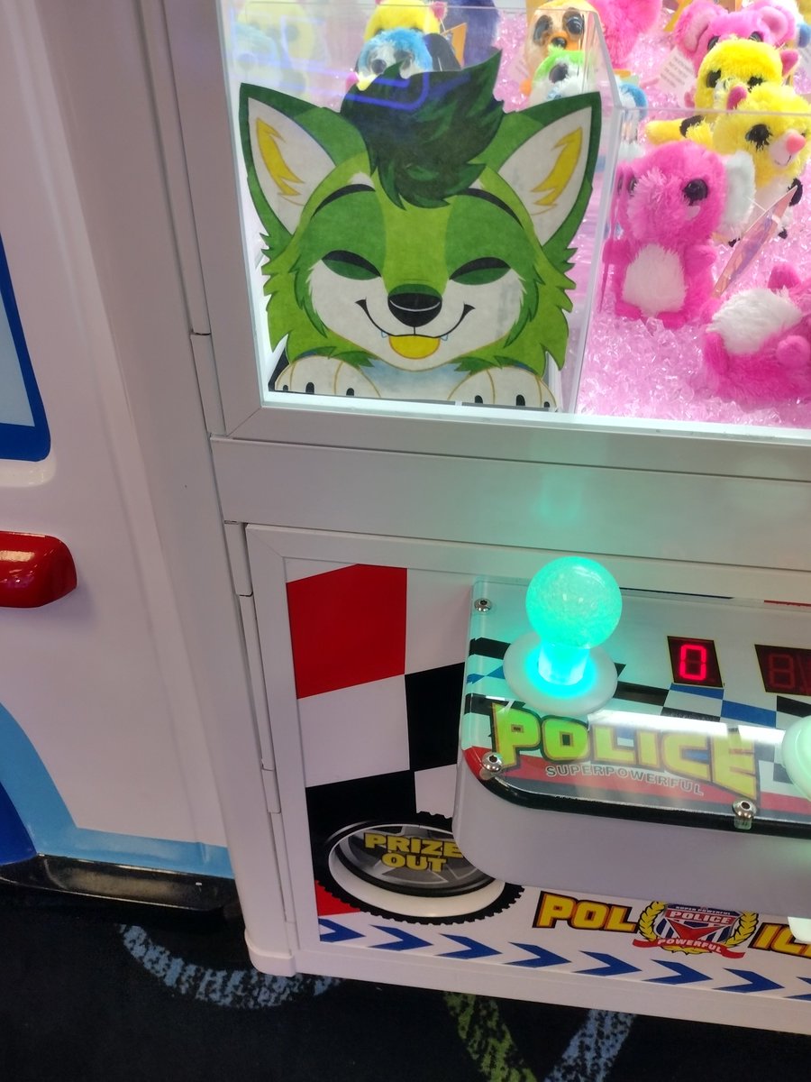 UrsartCreations's tweet photo. @KoviePup @LimeWolfFloof Yes! Idk if I replied to the right photo sorry xD
But this is located on an arcade game at kings island in Cincinnati Ohio https://t.co/825yt9PlLL