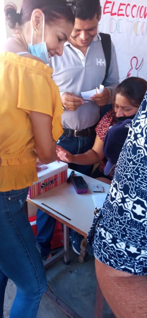PsuvIribarrenVe's tweet photo. #PsuvPorTodaVenezuela 🇻🇪

Pueblo Organizado de la Parroquia Concepción ha elegido a su nuevo líder de la Comunidad Don Simón las Casitas en unión de las fuerzas sumando las nuevas Voluntades ✔️

#27Ago @PartidoPSUV
#UniónParaLaVictoria
#OrganizarUnirSumar @dcabellor @jorgerpsuv https://t.co/JPT79aRYR8