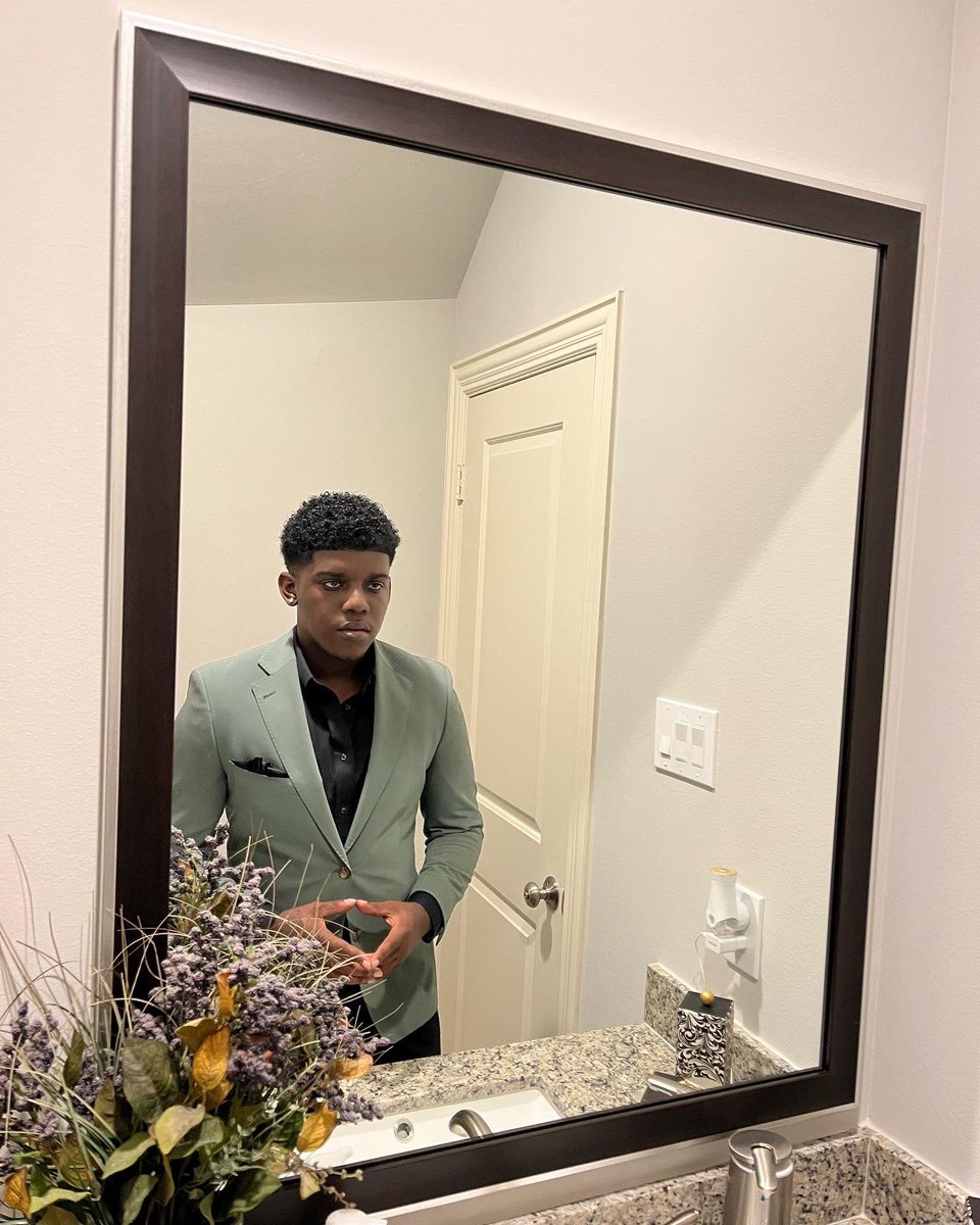 blakebartlett5_'s tweet photo. Handle hard times better , it doesn’t get easier keep going Kings still work to be done🤴🏿
#realtorlife #seeyouatthetop https://t.co/Cxdr4HpHvI
