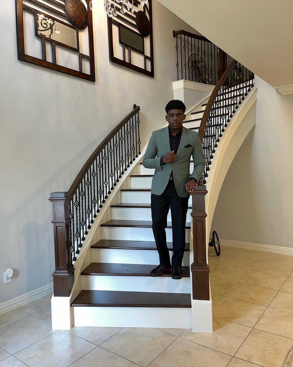 blakebartlett5_'s tweet photo. Handle hard times better , it doesn’t get easier keep going Kings still work to be done🤴🏿
#realtorlife #seeyouatthetop https://t.co/Cxdr4HpHvI