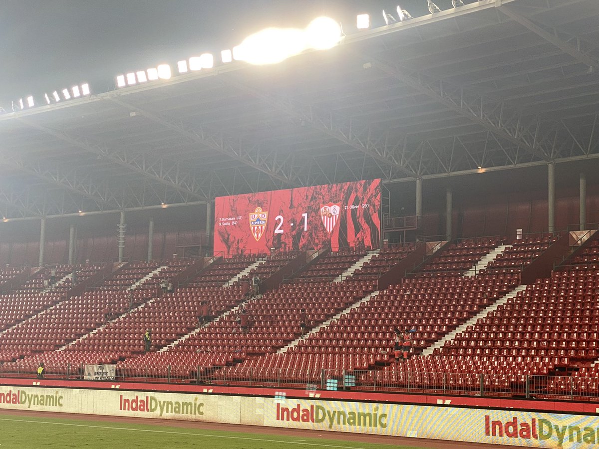 migalla_88's tweet photo. Y nos gritaban “a segunda” tras el 0-1!!  Los partidos duran 90 minutos y las ligas 38 jornadas!!  Feliz viaje de regreso a Sevilla 😘 #AlmeriaEsDePrimera #VaaaaamossAlmeriaa #ConDosCojones #HemosVueltoParaQuedarnos #AlmeriaSevilla https://t.co/gd2ej2ftVb