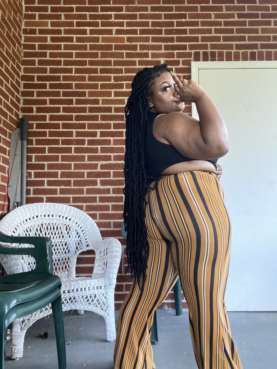 RealMiaHarris's tweet photo. Anyway life’s great, 🐱 still good. https://t.co/ZJfaV4mCxl