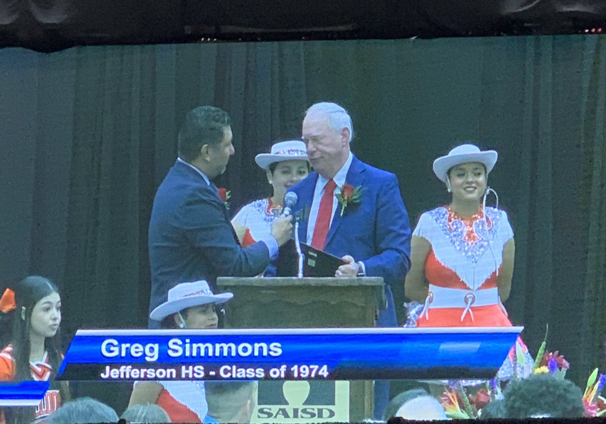 sciencEvela's tweet photo. Today was a special day. I helped honor Longfellow Alum Greg Simmons as an inductee into the SAISD Athletic Hall of Fame! @SAISDFoundation @SAISD @GregSimmonsKSAT @LMS_Spartans https://t.co/Z9HWlvGDlA
