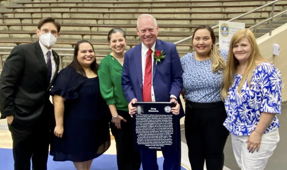 sciencEvela's tweet photo. Today was a special day. I helped honor Longfellow Alum Greg Simmons as an inductee into the SAISD Athletic Hall of Fame! @SAISDFoundation @SAISD @GregSimmonsKSAT @LMS_Spartans https://t.co/Z9HWlvGDlA