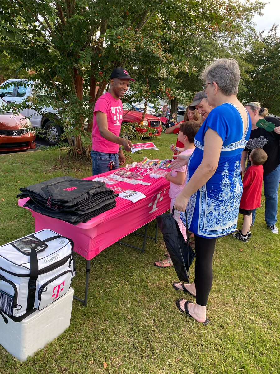 CosbyBrooklyn's tweet photo. Hate I missed the event because of covid 😭 but look how happy everyone looks 🥺 I love it 😻 #teammagenta https://t.co/ijNsjhj5Er