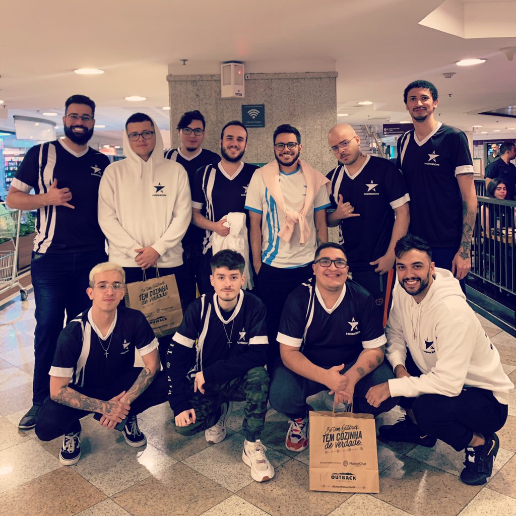 supinaogamer's tweet photo. 2x1 hoje contra o Lab do Leozin que jogaram muito bem e passamos pra final amanhã contra a @mibr !! Contamos com a torcida de todos família! #VamoStars ⭐️ https://t.co/3h3TgBJsHX