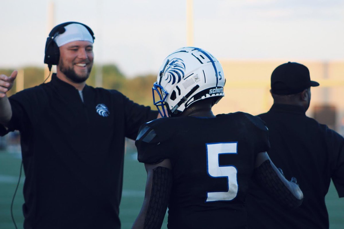 I guess 19 carries for 285 yards and 4 TDs deserves a hug 😂 <a href="/PolkAntwuan/">Antwuan Polk</a>