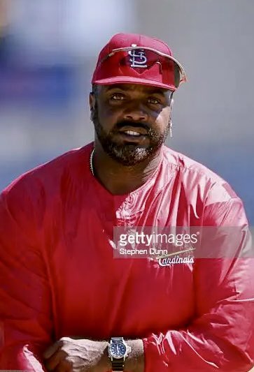 ShortStops9's tweet photo. Right guy, wrong uni 

Dave Parker, Cardinals (coach, 1998) https://t.co/tVh1ch3QU6