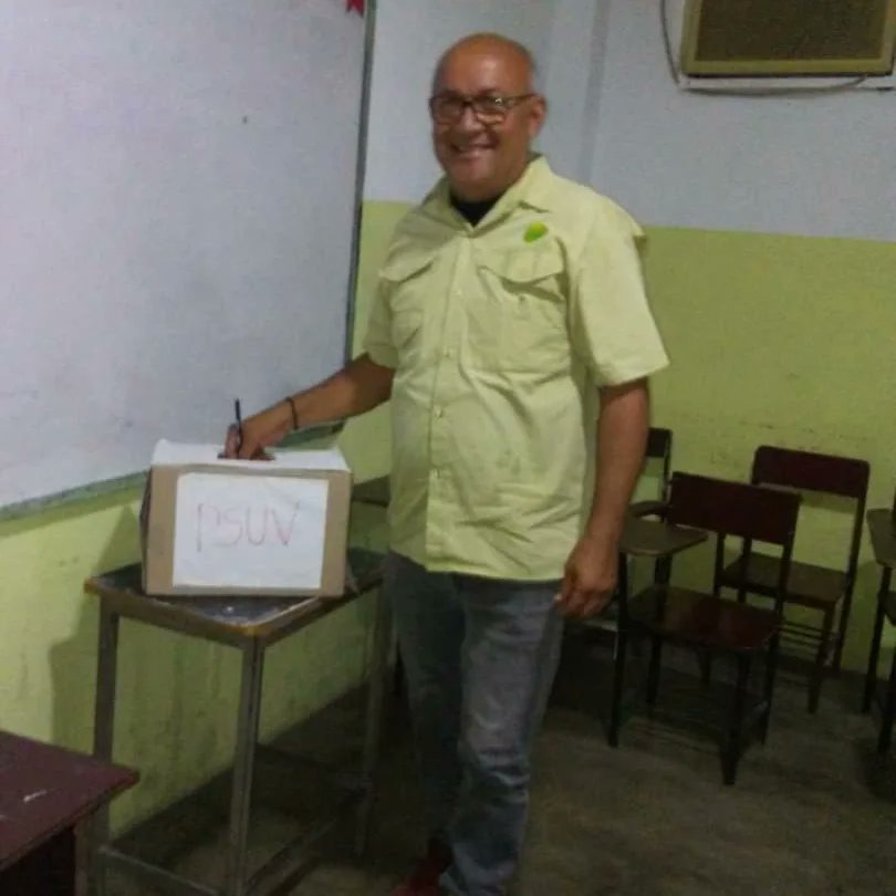 PsuvSimonB_Mir's tweet photo. Con el ejercicio democrático del voto secreto y directo los psuvistas eligen a su jefe de comunidad @saulyanezyare @sonysanchez
@partidopsuv
@psuvmirandave
#OrganizarUnirSumar
 #PSUVPorTodaVenezuela https://t.co/UsnaoRlOjk