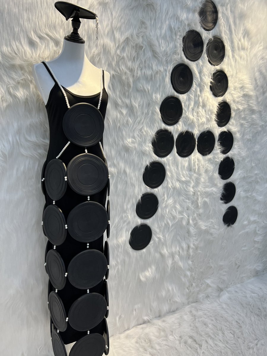 Crypto_Secrecy's tweet photo. #art #NFTCommunity #NFTGiveaways #APECOIN #Apex募集 #Crypto #brand #garment #ArtistOfTheSummer #designer #NFTartist Anyone could suggest me a new name for my garment brand ? Thanks a lot https://t.co/NhxfHck0ph