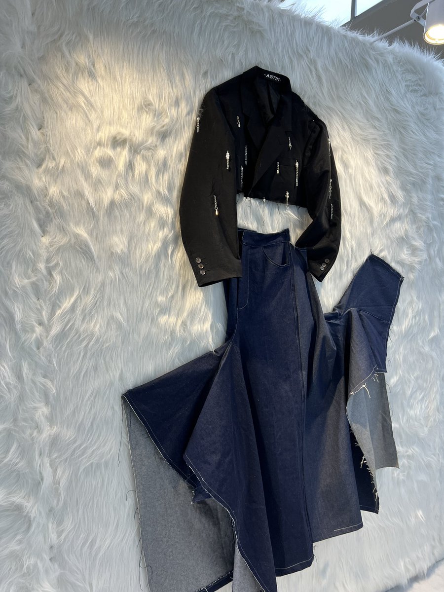 #art #NFTCommunity #NFTGiveaways #APECOIN #Apex募集 #Crypto #brand #garment #ArtistOfTheSummer #designer #NFTartist Anyone could suggest me a new name for my garment brand ? Thanks a lot