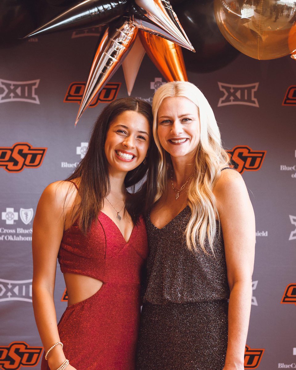run4okstate's tweet photo. Walking the orange carpet in ✨𝓼𝓽𝔂𝓵𝓮✨

#GoPokes I #run4okstate https://t.co/UrEF0vq8VZ