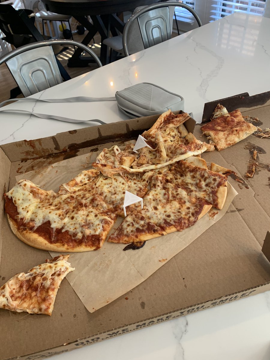 cincinnatalies's tweet photo. @LaRosasPizza ordered from the Loveland loc last night &amp; this is what showed up. Called , hour wait, we had concert tix so that is unacceptable. Asked for a refund and still haven’t gotten it. https://t.co/xZItuo35WK