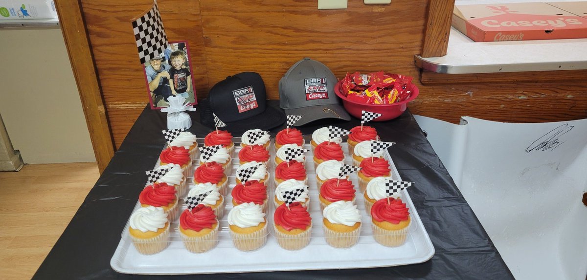 AmazinglyAlic3a's tweet photo. @knoxvilleraces SHOUT OUT to Weson celebrating his 5th birthday at the races tonight!  

He just had his Brian Brown themed birthday party today before we headed to see his faborite sprint car driver #RaiseThemToLoveDirt #BrianBrownRacing #5YearsOld https://t.co/ipwjPSClkA