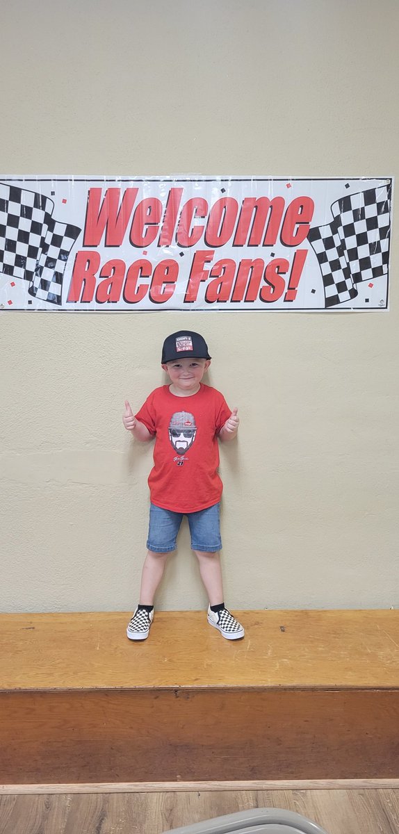 AmazinglyAlic3a's tweet photo. @knoxvilleraces SHOUT OUT to Weson celebrating his 5th birthday at the races tonight!  

He just had his Brian Brown themed birthday party today before we headed to see his faborite sprint car driver #RaiseThemToLoveDirt #BrianBrownRacing #5YearsOld https://t.co/ipwjPSClkA