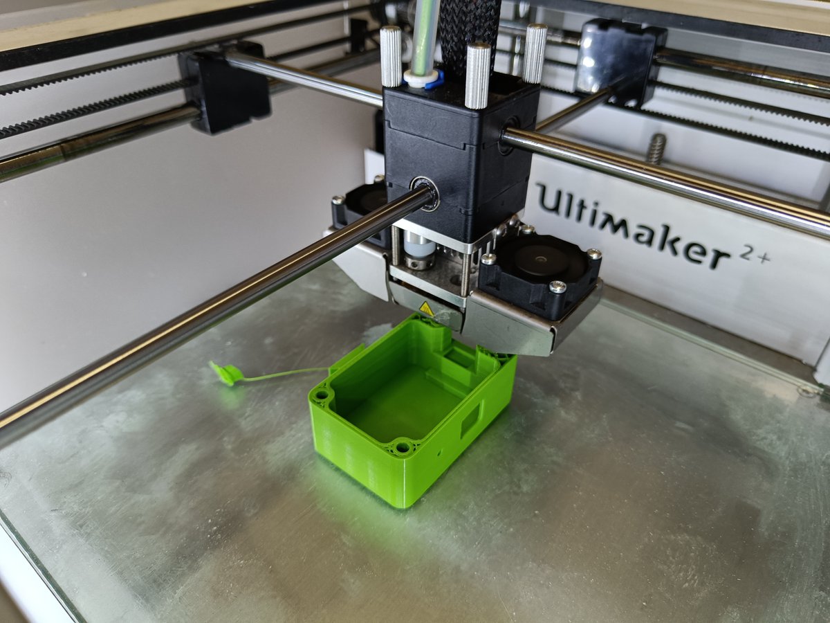 FabLab_Bern's tweet image. Auch das ist BärnHäckt: Hier entsteht ein Feuchtigkeitssensor für eine Challenge von @ti8m. 🙂
#bärnhäckt #prototyping #urbangardening #arduino