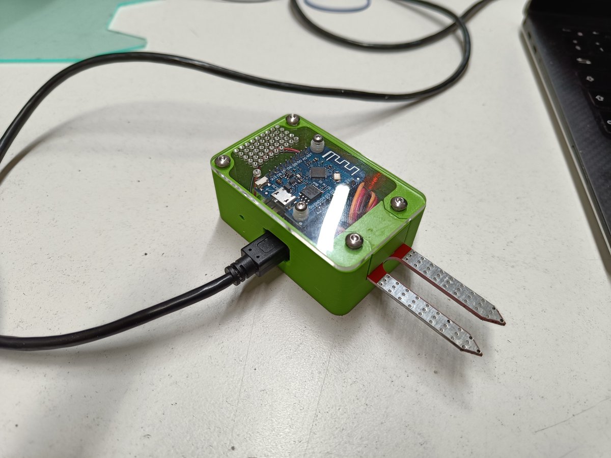 FabLab_Bern's tweet image. Auch das ist BärnHäckt: Hier entsteht ein Feuchtigkeitssensor für eine Challenge von @ti8m. 🙂
#bärnhäckt #prototyping #urbangardening #arduino