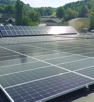 Centralized photovoltaic power station is mainly to make full use of the rich and relatively stable solar energy resources in desert areas to build large-scale photovoltaic power stations,... solarbornenergy.com/centralized-so… #solarenergysystem