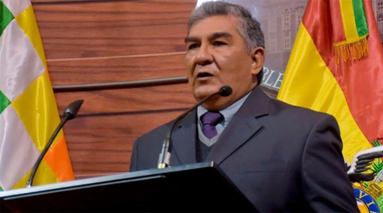 LosTiemposBol's tweet photo. Senador del MAS plantea revisar sueldos en YPFB y llama "holgazanes" y "parásitos" a dirigentes
https://t.co/P4yFeRhTgb https://t.co/xJm2Sl5JhV