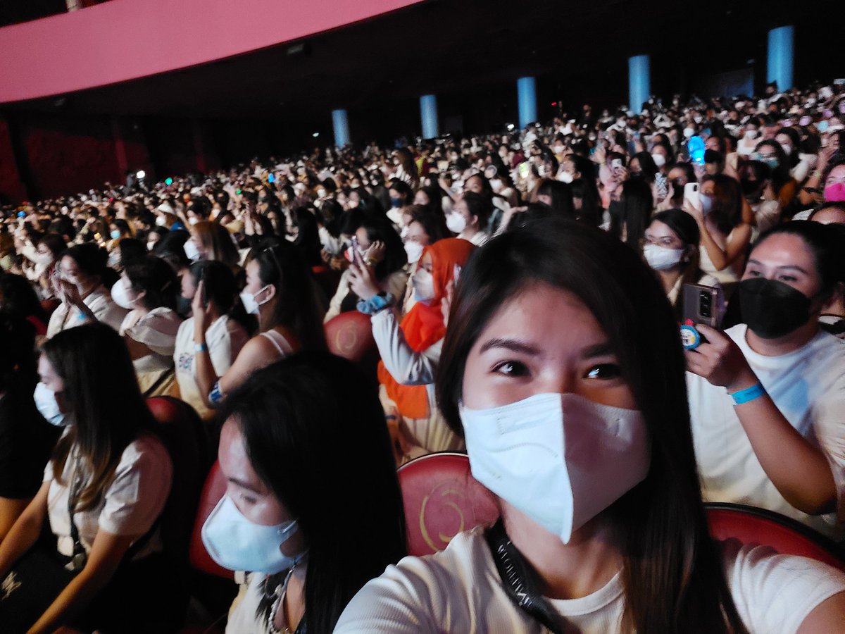 holimeri's tweet photo. My 1st KPop concert: #BIinManilaFanmeet 

My first Kpop album:
#Waterfall 

Can't wait to attend your next concert @shxx131bi131! Ang saya :)

#HanbinInManila #HANBIN #BIOfflineInManila #HanbinAtNFT https://t.co/t3F5jusuLT