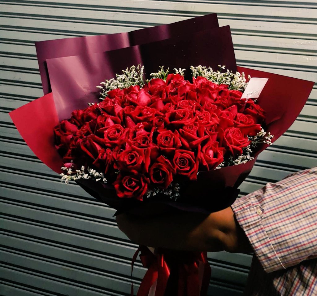 FlowerZoo's tweet photo. #กุหลาบ 99ดอก งบน้อยแจ้งแม่ค้าน๊า *ดอกแซมอาจมีกลิ่นฉุนวันถัดไป* #ช่อดอกไม้ วันเกิด ครบรอบ รับปริญญา แสดงความยินดี 📞0897811452🌸เปิด6โมงเช้าถึง2ทุ่มทุกวันร้านอยู่ #ถนนจันทน์ 55 ใกล้ #AsiaTique #VanillaMoon #IconSiam #TheUp #สาทร #พระราม3 #บางรัก #เจริญกรุง #สีลม ไลน์ID #FlowerZoo https://t.co/MEYVg5BXEL