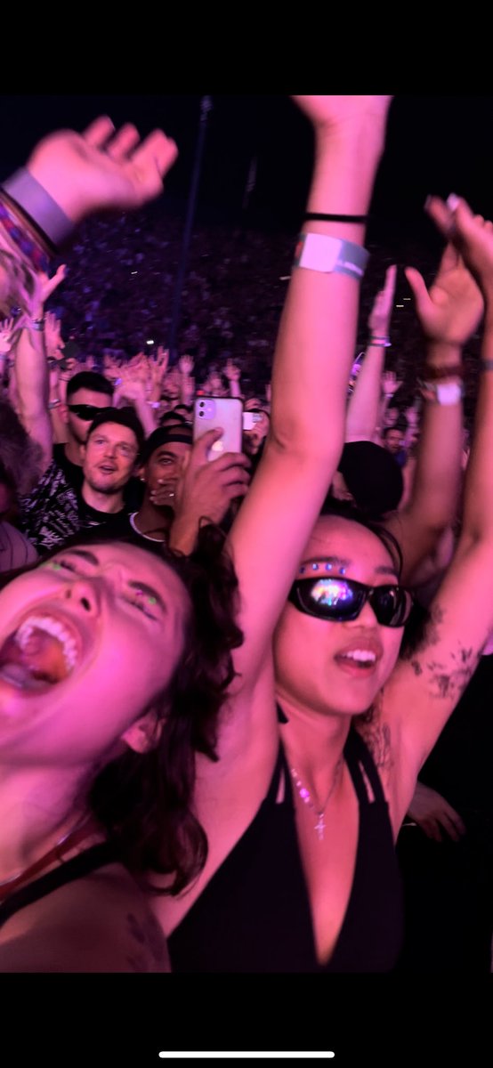 katiesideboth54's tweet photo. me at odesza is prob the most emotion you’ll ever see me express #odesza https://t.co/8i776MIIk4