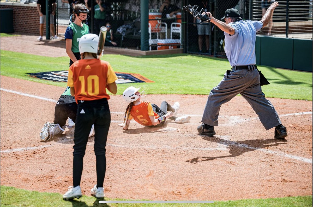 MrsBecknauld's tweet photo. Mom and wife to a couple of World Series Champs 🧡💛🥎 #LLSWS #GirlswithGame #BeaVolunteer https://t.co/MhjwFQIQUV