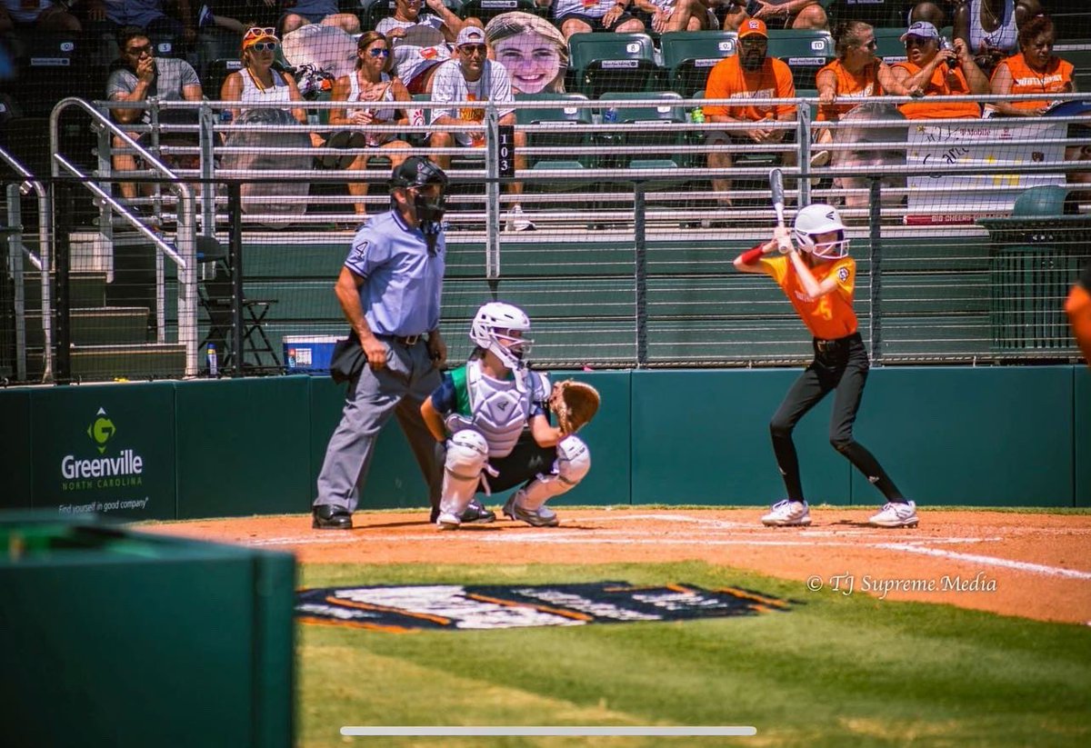 MrsBecknauld's tweet photo. Mom and wife to a couple of World Series Champs 🧡💛🥎 #LLSWS #GirlswithGame #BeaVolunteer https://t.co/MhjwFQIQUV